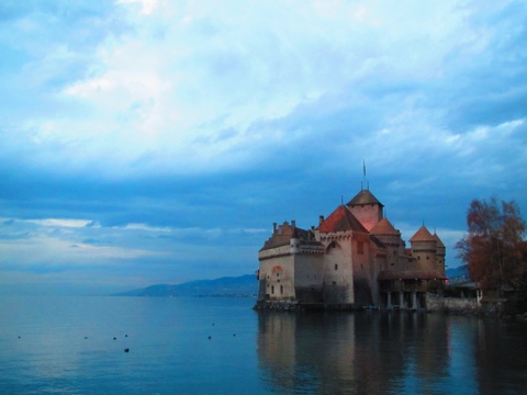 Switzerland – Lausanne and Lessons in Cheese, Dancing & Kissing in 3’s